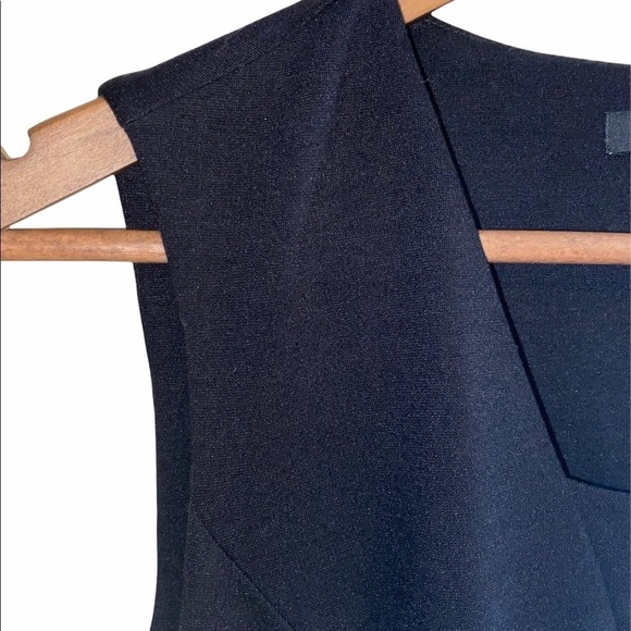 Isaac MIZRAH NYC LBD. Classic fit and flare black dress. - Picture 5 of 10